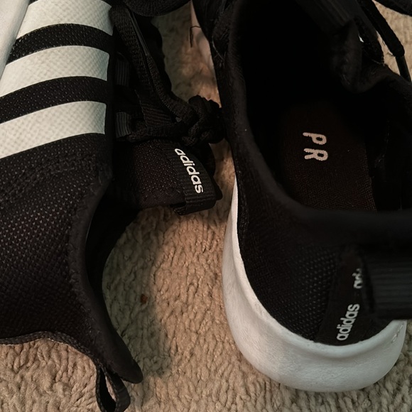 Black adidas shoes - Picture 2 of 7